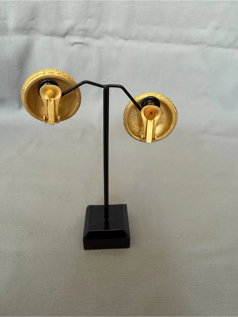 Vintage 80s Fashion Gold-Tone with Deep Blue Resin Clip On Earrings.